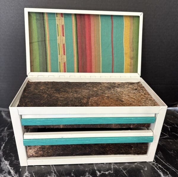 Vintage Cowgirl Jewelry Box white - Image 2